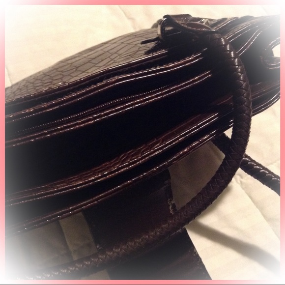 4 Main Pockets! Faux Leather Embossed Brown Purse - Picture 4 of 5